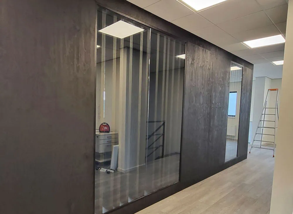 kantoorwand combinatie glas en hour