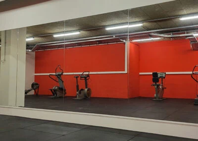 Spiegelwand in bedrijfsfitness