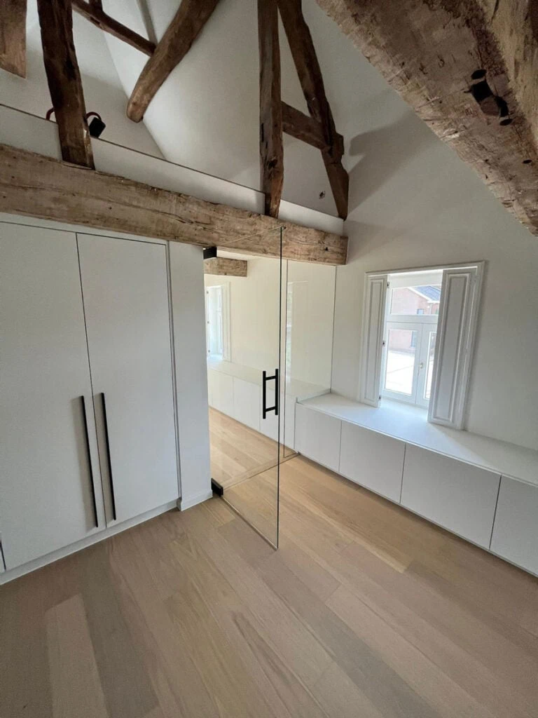 glasrenovatie in een oude boerderij