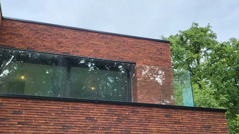 Glas buiten, geplaatst door Glasworx