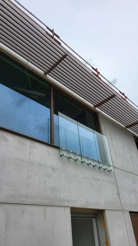 Glas buiten, geplaatst door Glasworx