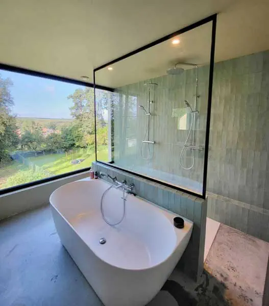 steellook geplaatst door Glasworx in de badkamer