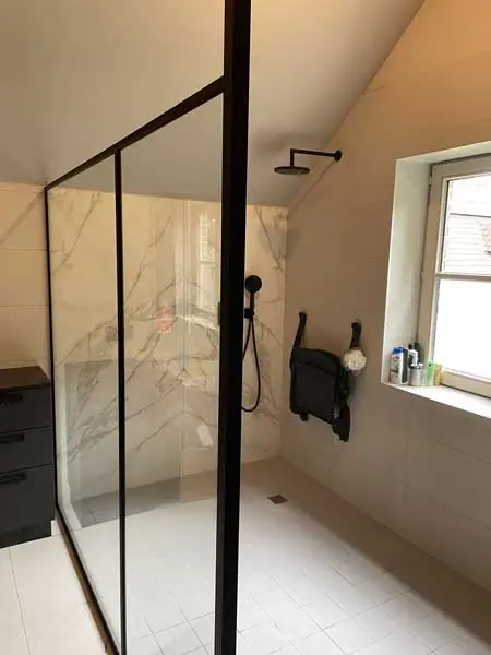 steellook geplaatst door Glasworx in de badkamer