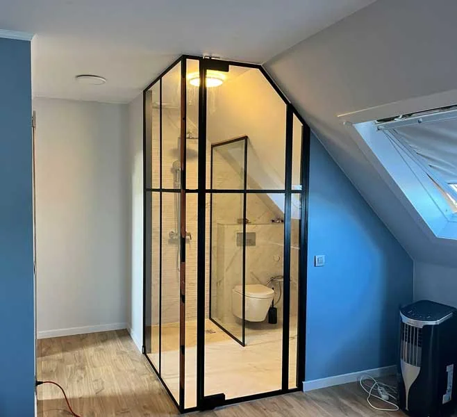 steellook geplaatst door Glasworx in de badkamer